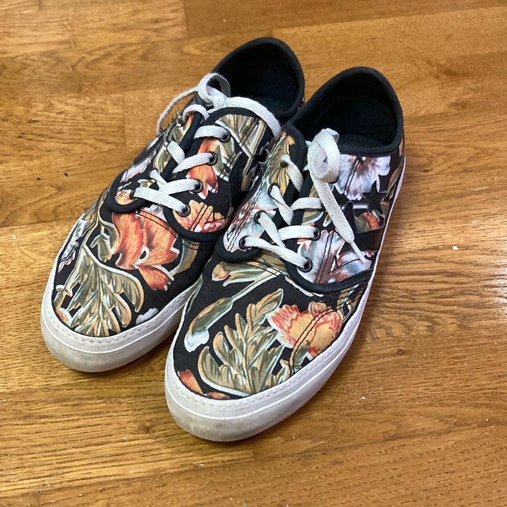 Floral Converse
